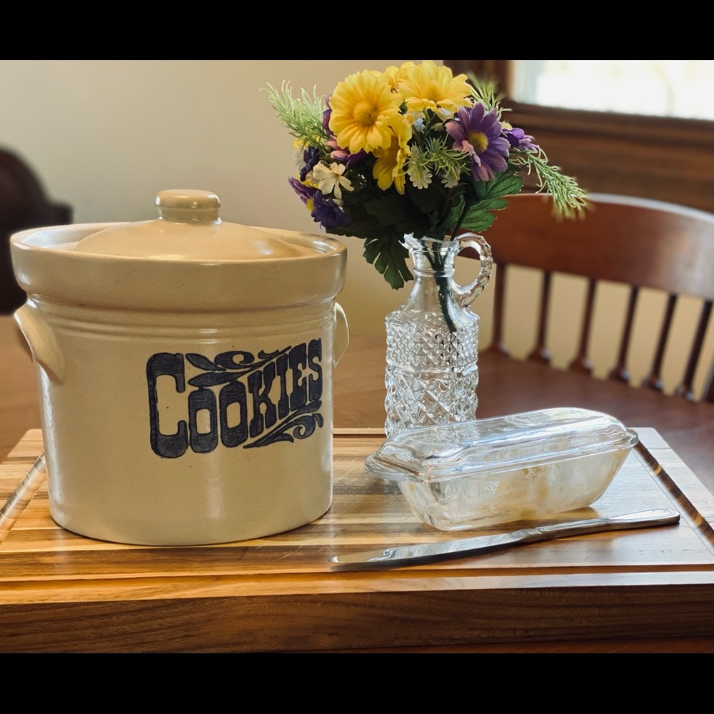 Pfaltzgraff Yorktowne Cookie Jar